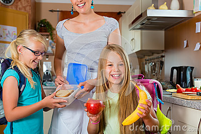 family-mother-making-breakfast-school-26622508