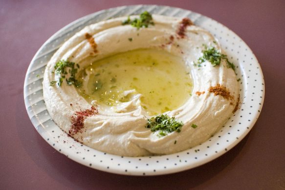 1280px-Hummus_from_The_Nile